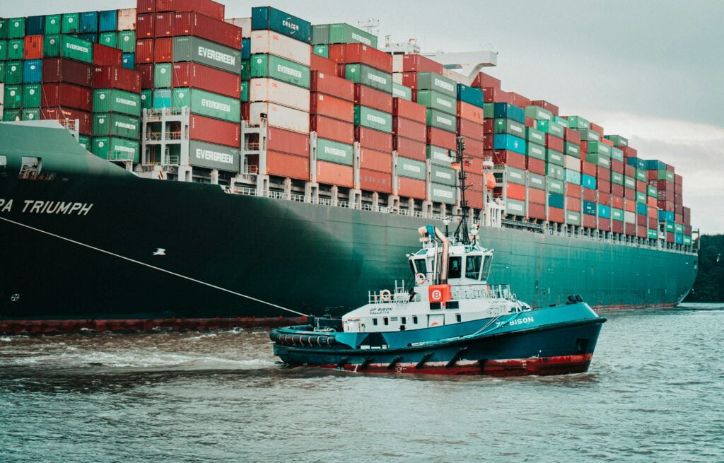 Image représentant un bateau cargo.